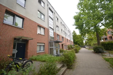 Helle geräumige 3-Zimmerwohnung mit Loggia und Tiefgaragenstellplatz!